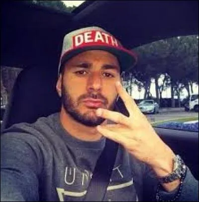 Il fait souvent la promotion de Ünkut.
Quel rappeur a créé cette marque ?