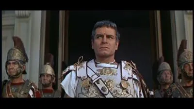 Un important personnage de l'histoire romaine est interprété par Laurence Olivier. De qui s'agit-il ?