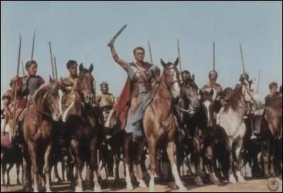 Dans le bataille finale, quelle arme Spartacus utilise-t-il contre les légions romaines ?