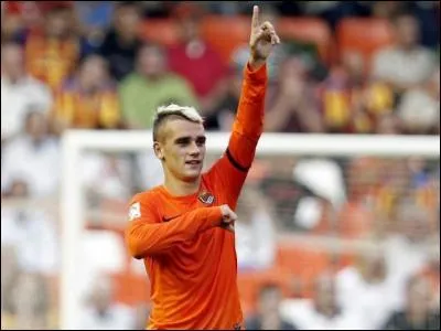 Pour quelle raison Antoine Griezmann a été suspendu de toute sélection nationale jusqu'au 31 décembre 2013 ?