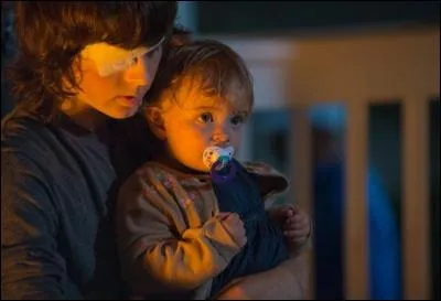 Comment s'appelle la petite sur de Carl ?