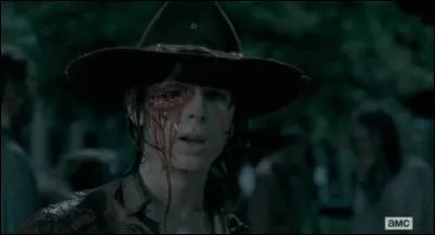 Dans la saison 6, qui tire dans l'il de Carl ?