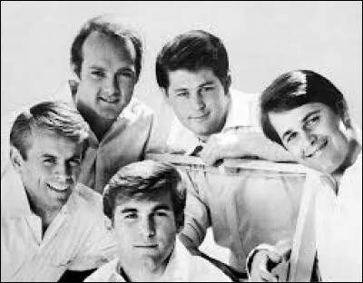 Chanson 3 : En 1964, quel groupe chantait ''I Get Around'' ?