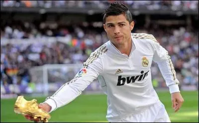 Pourquoi a-t-il mis son Soulier d'or 2011 aux enchères ?