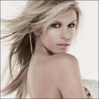 Comment s'appelle cette fille ?