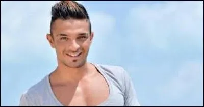 Comment s'appelle ce garçon ?