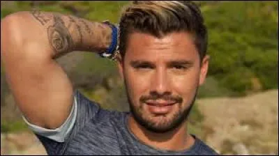 Comment s'appelle ce garçon ?