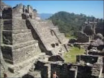 Quelle cité était rivale de Toniná ?