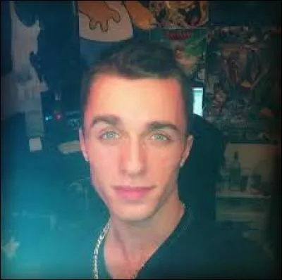 A quel &acirc;ge a-t-il cr&eacute;&eacute; sa cha&icirc;ne YouTube actuelle ?