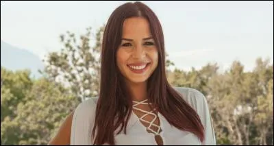 Le meilleure amie de celle d'en haut est :