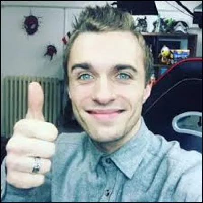 Dans quelle ville vit-il ?