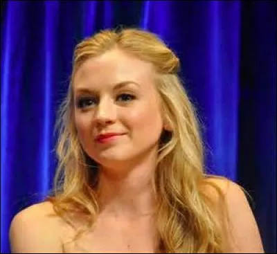 Quel âge a Emily Kinney en 2016 ?