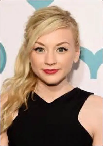 Emily Kinney est...