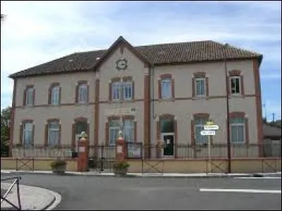 Commune de l'aire urbaine de Pamiers, en Plaine d'Ariège, Escosse se situe en région ...