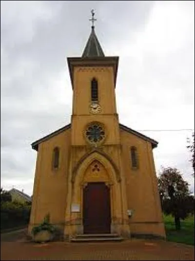 Voici l'église Sainte-Félicité de Lemud. Village de Moselle, il se situe dans la nouvelle région ...