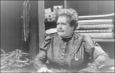 Quelle était la cachette où la femme de Todore cachait son argent ?