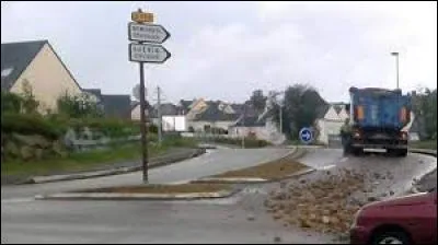 Ville bretonne, Plumelin se situe dans le département ...