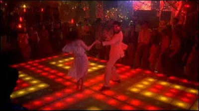 Chanson 11 : Sur ''More Than a Woman'' des Bee Gees, vous pourrez voir danser...
