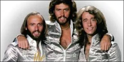 Chanson 9 : Les Bee Gees chantent ''How Deep Is Your Love'' sur la bande originale de ''Saturday Night Fever'' , un film sorti en...