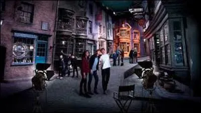 La compagnie Warner Bros a reçu des menaces de mort par certains fans après avoir repoussé la sortie d'un des films.