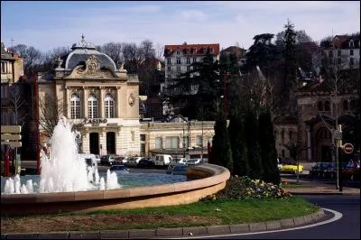 Dans quel département se trouve la station thermale de Châtelguyon ?