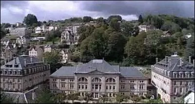 Quelle est cette station de l'Est de la France, très en vogue au XIXe, fréquentée alors par plusieurs souverains, des artistes et des écrivains.