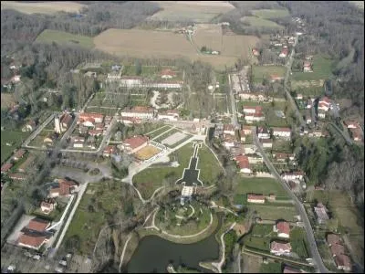 Quelle est cette station du Sud-Ouest, créée au milieu du XIXe siècle, dont le nom évoque l'impératrice qui la fréquentait ?