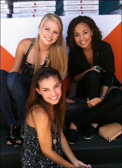 Comment s'appellent les 3 filles ?