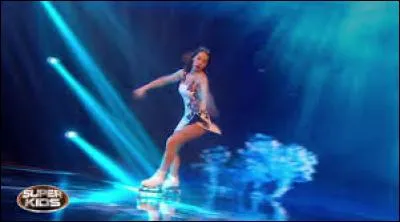 C'est Nouria qui a suivi ; cette adolescente de 14 ans obtiendra un 23 de Candeloro, son idole. Quel était le sport de Nouria ?