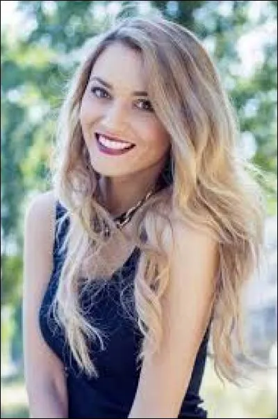 Qui est cette youtubeuse ?