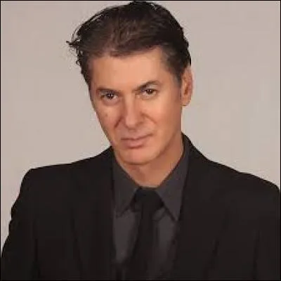 Etienne Daho a chanté "Comme un boomerang" en duo avec la chanteuse Dani.