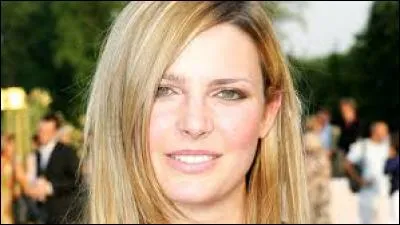 La chanteuse Élodie Frégé a gagné la Star Academy 5.