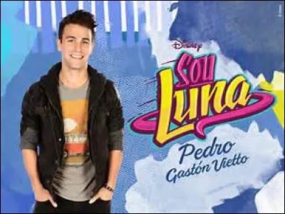 Pedro est amoureux de :