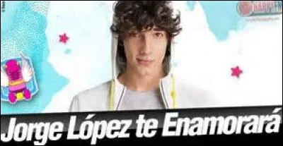 Ramiro est amoureux de :