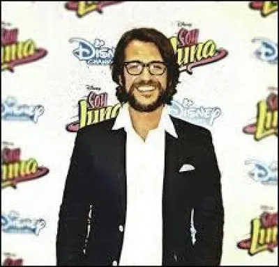 Ricardo est amoureux de :