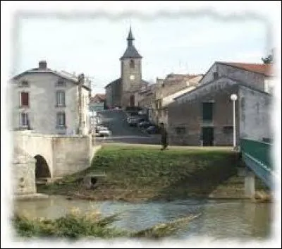 Village lorrain du Lun&eacute;villois, travers&eacute; par le S&acirc;non et le Canal de la Marne au Rhin, Cr&eacute;vic se situe dans le d&eacute;partement ...
