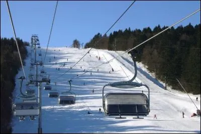 Chalmazel est un village de moyenne montagne situé sur les monts du Forez. Que peut-on y trouver ?