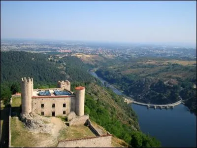 Le barrage de Grangent se situe à Saint-Just-Saint-Rambert. Y a-t-il un "lac de Grangent" où l'on peut se baigner ?