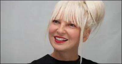 Quelle est la première chanson de Sia ?