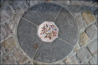 Où se trouve le kilomètre zéro des routes de France ?