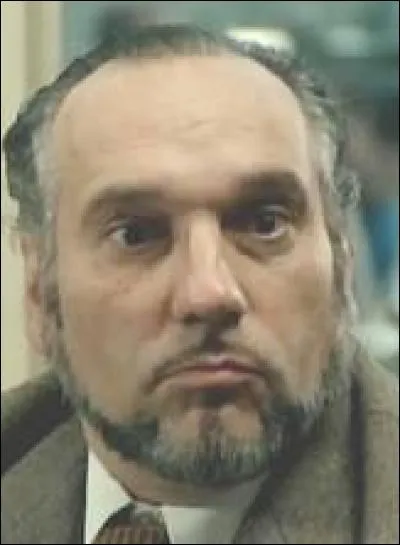 Acteur de théâtre qui connut une carrière au cinéma sur le tard en jouant pour Bertrand Blier, notamment. Je suis ?