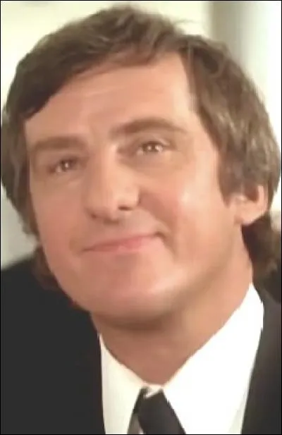 Acteur de théâtre puis de télévision avant de connaître le cinéma à partir des années 1970, je suis ?