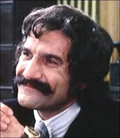 Acteur d'origine espagnole, il fit du doublage pour dessins animés en même temps qu'il se consacra à sa carrière d'acteur, je suis ?