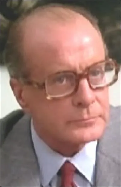 Il jouait souvent les aristocrates distingués, à l'allure un peu british... Je suis ?