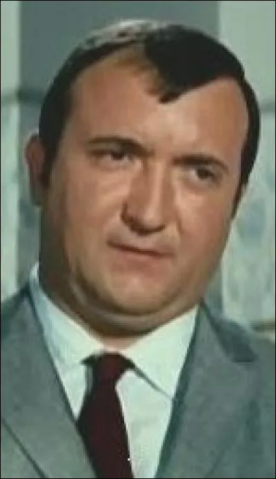Acteur comptant une filmographie très fournie, il restera pour beaucoup le naïf inspecteur Bertrand du commissaire Juve incarné par De Funès dans l'adaptation comique des Fantomas. Je suis ?