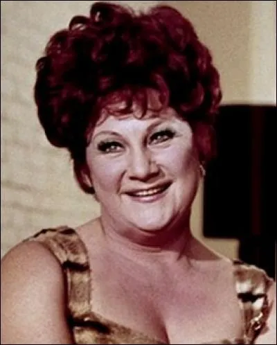 Actrice qui campait les petites femmes plantureuses au regard coquin et à la gouaille parisienne, je suis ?