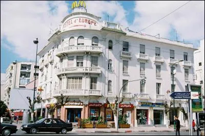 Fondée par les Français, cette ville s'est appelée Port-Lyautey jusqu'en 1956. Quel nom porte-t-elle aujourd'hui ?