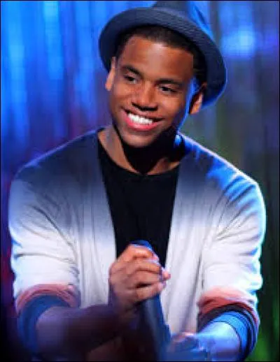 Quel acteur joue le rôle de Dixon ?