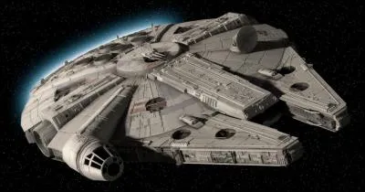 Qui insulte le Faucon millenium de tas de ferraille ?