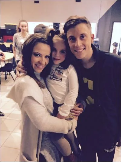 Comment la petite fille, qui a fait un clip avec son papa pour Loïc et Denitsa, s'appelle-t-elle ?